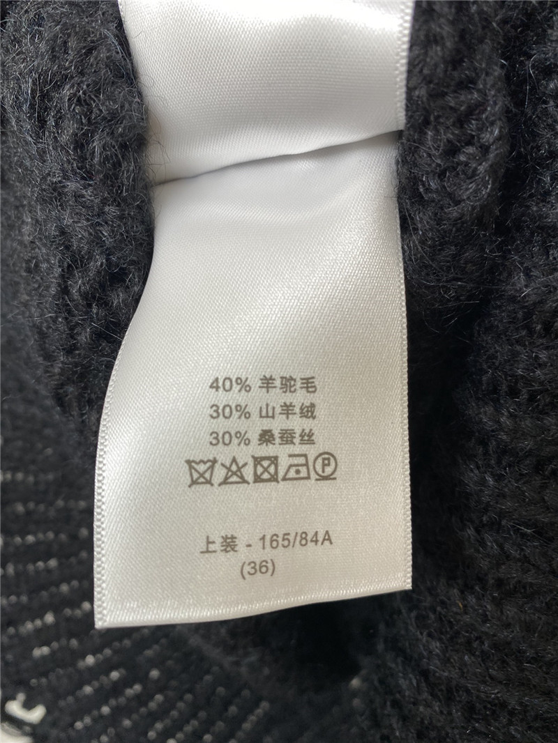 D10r v-neck navy knit vest