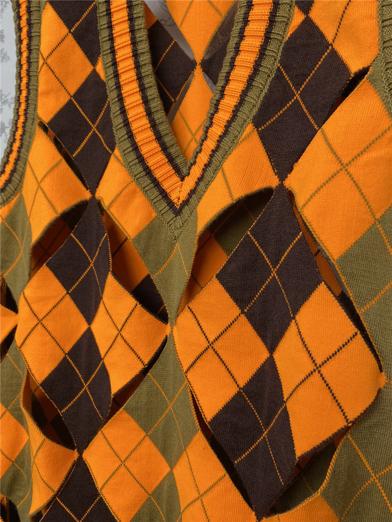 bv*b*rry D1am0nd knitted slit vest