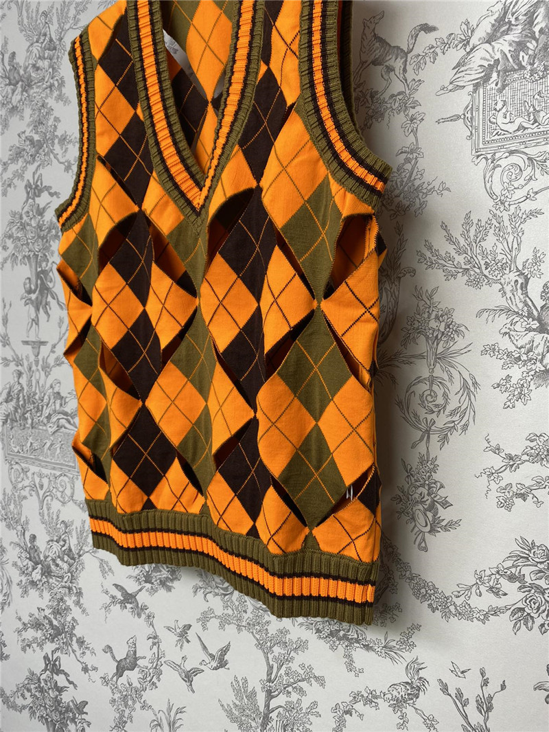 bv*b*rry D1am0nd knitted slit vest