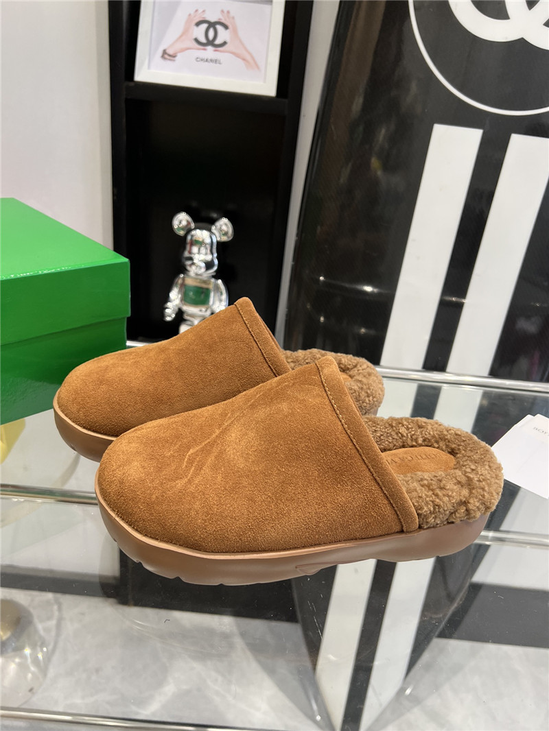 b0tt*ga Ven*ta round toe snow boots fur slides