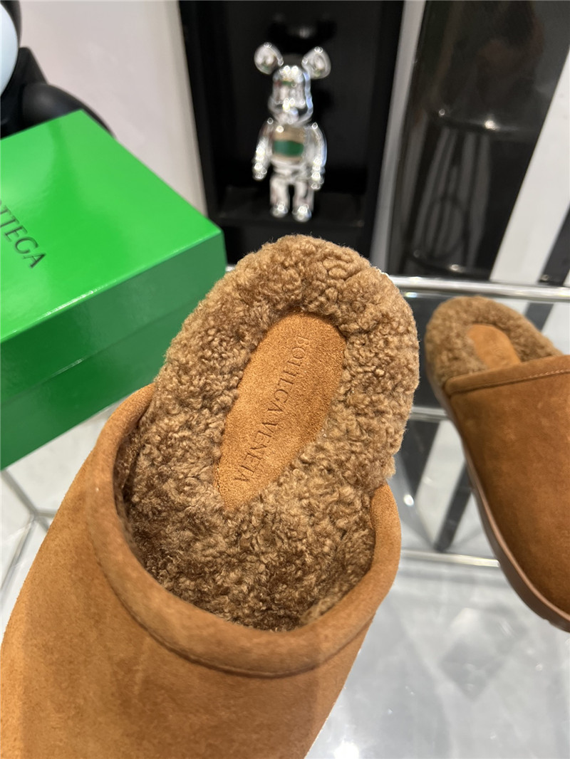 b0tt*ga Ven*ta round toe snow boots fur slides