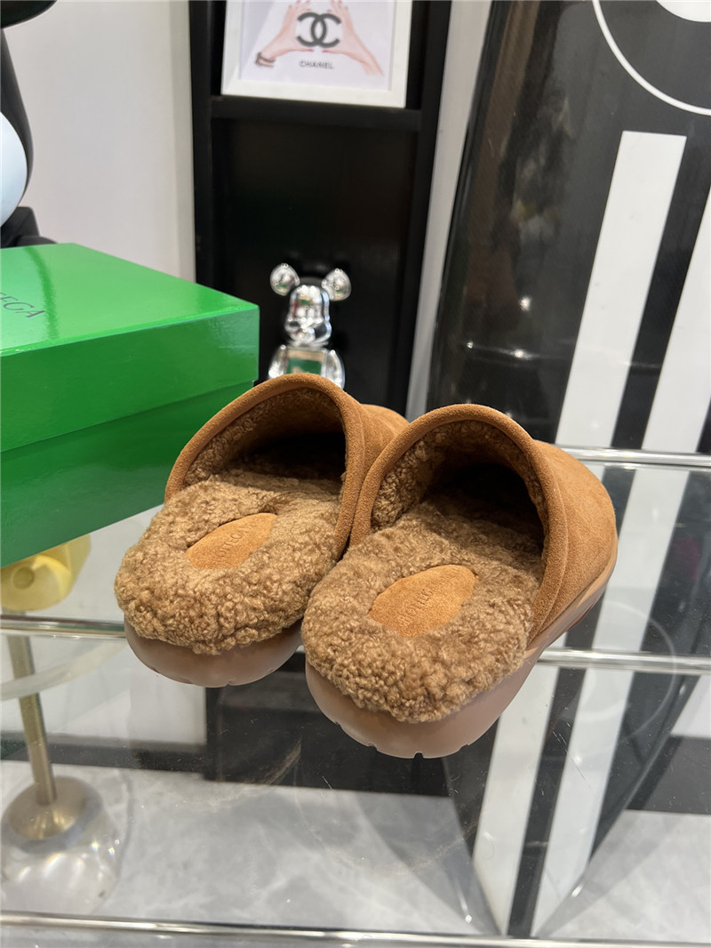 b0tt*ga Ven*ta round toe snow boots fur slides