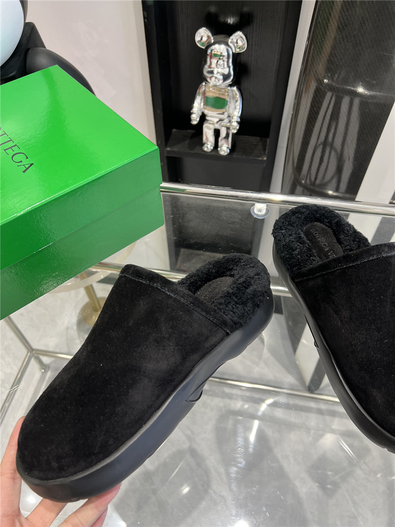 b0tt*ga Ven*ta round toe snow boots fur slides