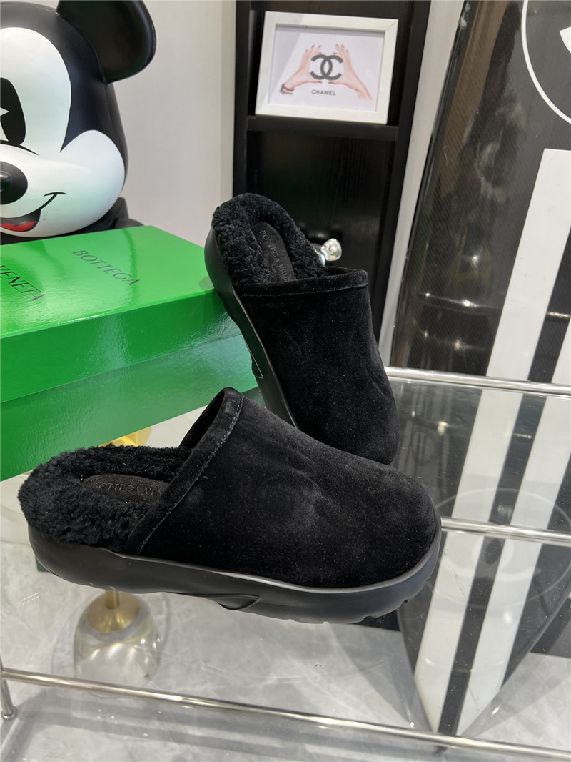 b0tt*ga Ven*ta round toe snow boots fur slides