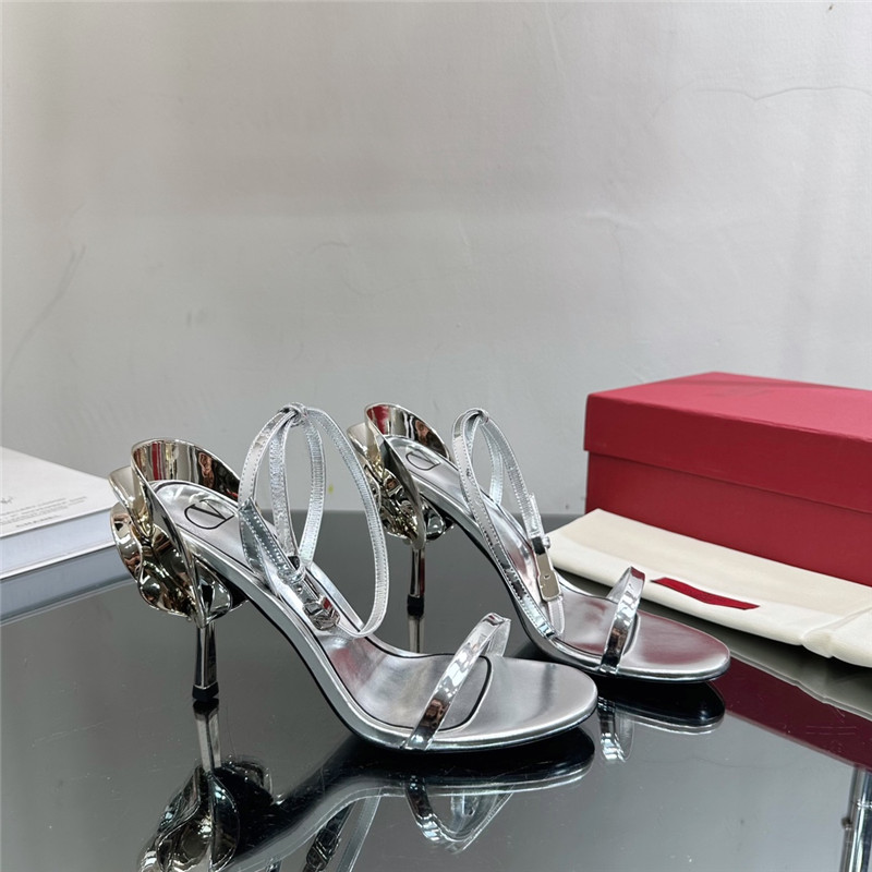 Va1e*ntin0 lacquered flower embellished high heel sandals