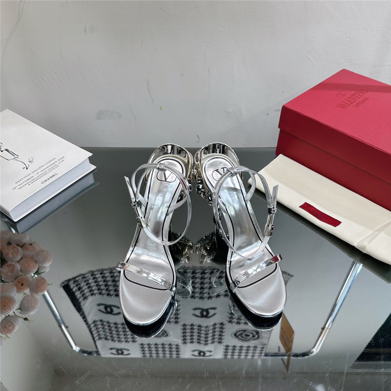 Va1e*ntin0 lacquered flower embellished high heel sandals