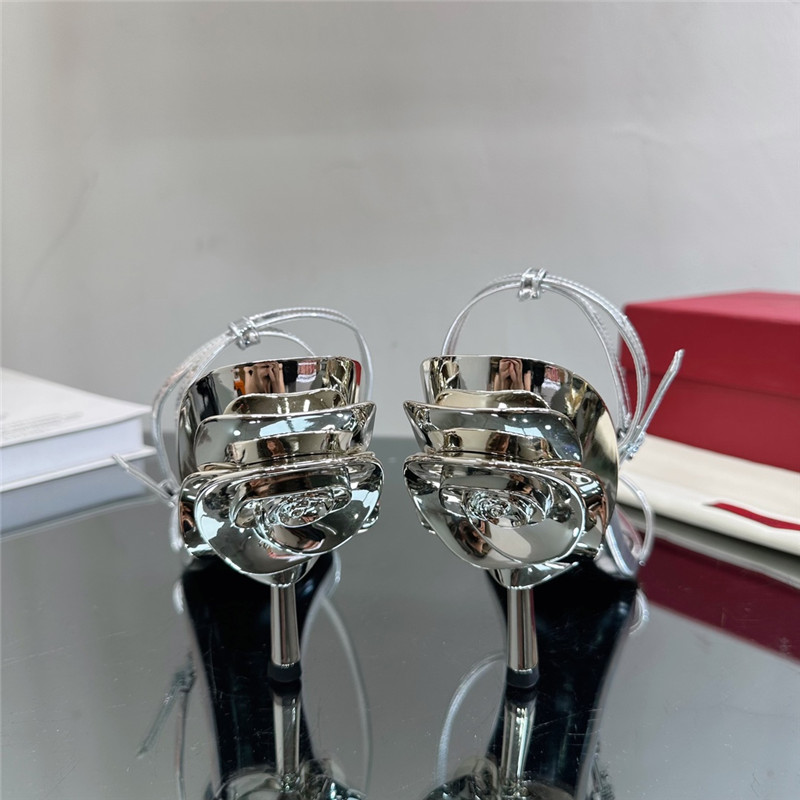 Va1e*ntin0 lacquered flower embellished high heel sandals