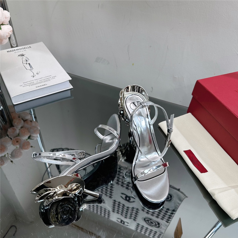 Va1e*ntin0 lacquered flower embellished high heel sandals