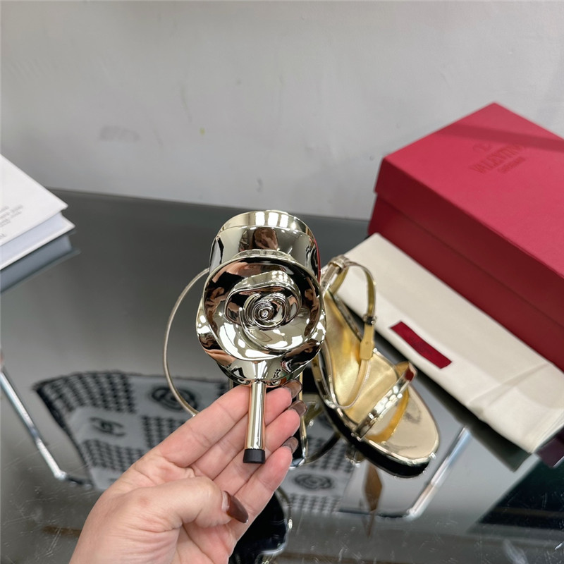 Va1e*ntin0 lacquered flower embellished high heel sandals