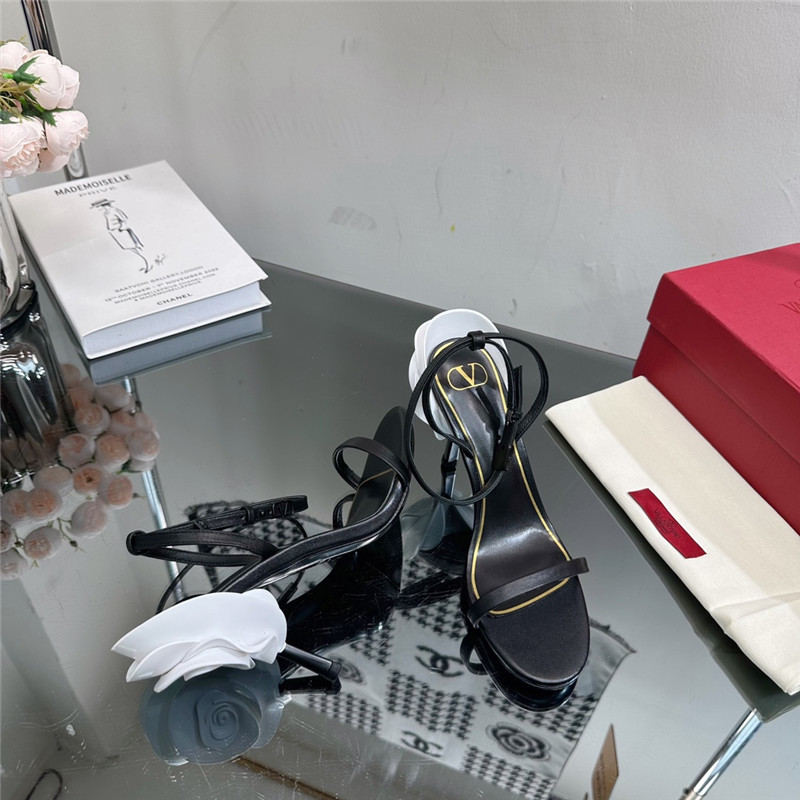 Va1e*ntin0 lacquered flower embellished high heel sandals