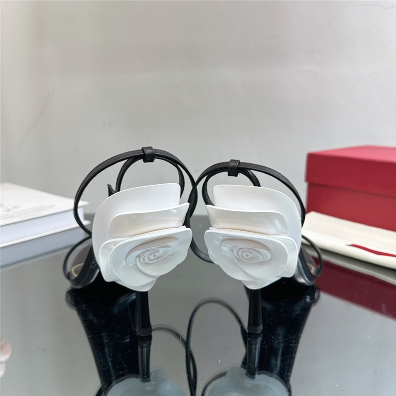 Va1e*ntin0 lacquered flower embellished high heel sandals