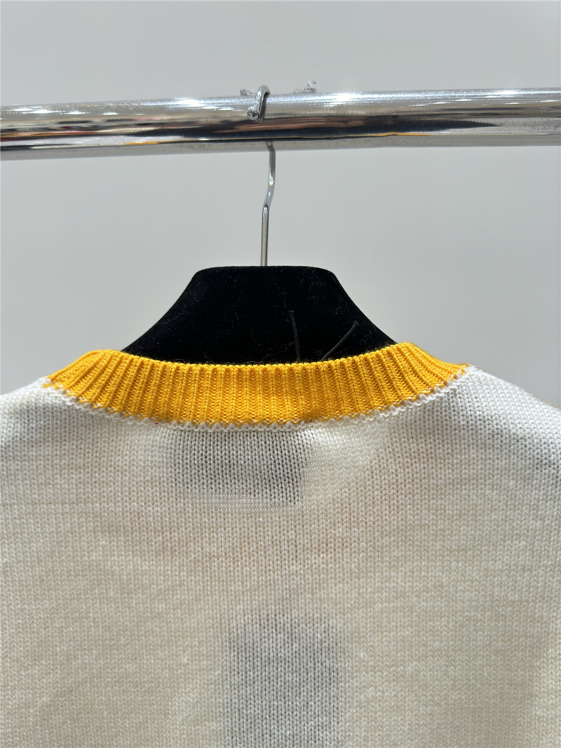 Gvc*1 logo contrast knitted sweater