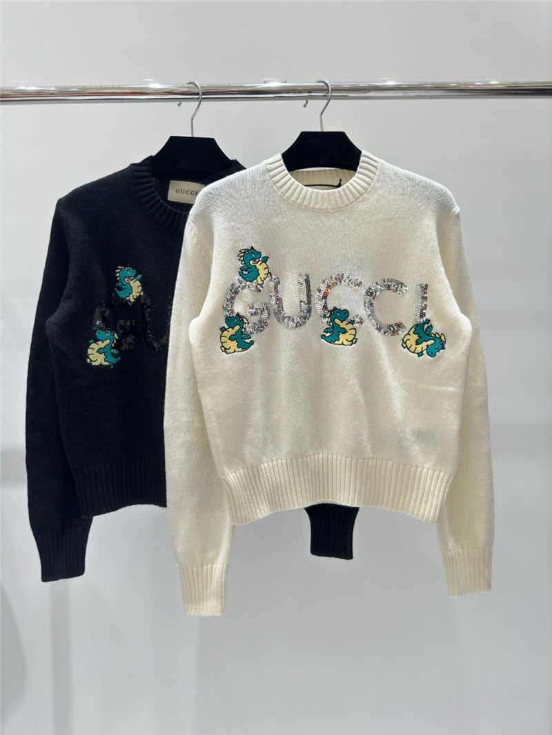 Gvc*1 logo embroidered knitted sweater in white