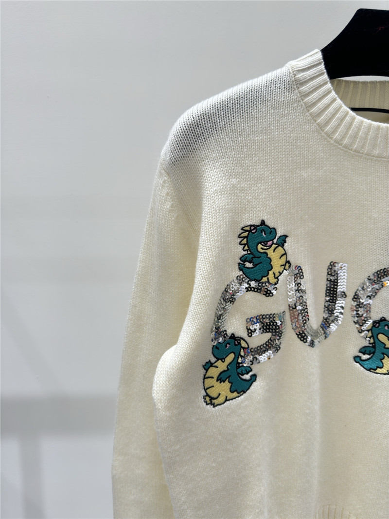 Gvc*1 logo embroidered knitted sweater in white