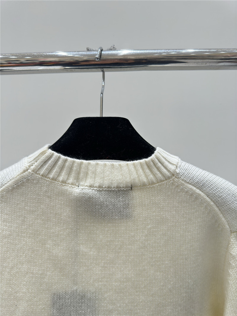 Gvc*1 logo embroidered knitted sweater in white
