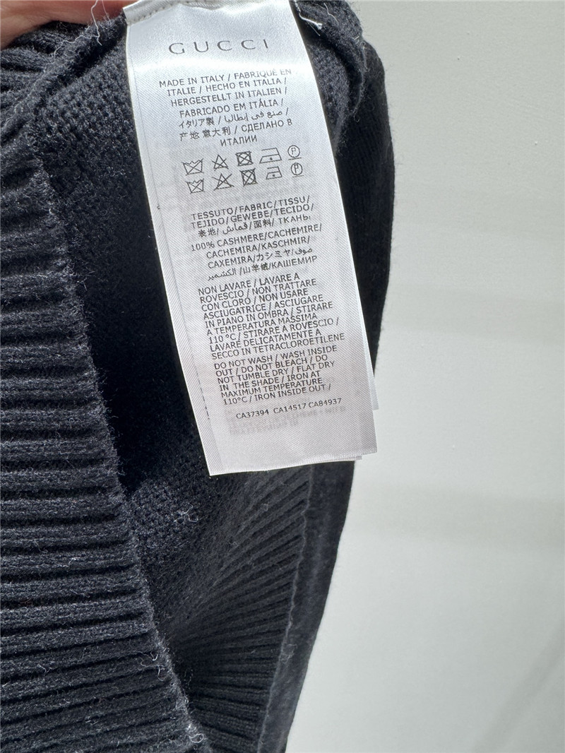 Gvc*1 logo embroidered knitted sweater in navy