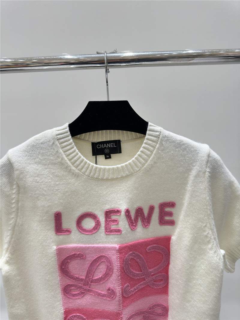 L0ew* logo knitted short sweater in white