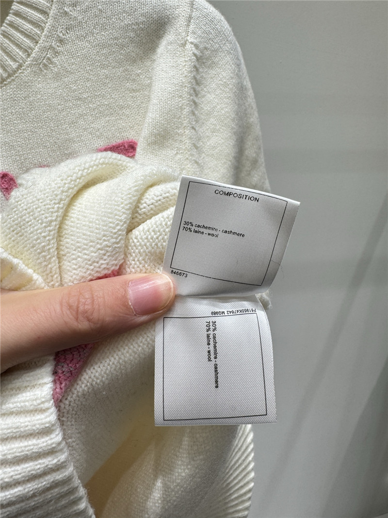 L0ew* logo knitted short sweater in white