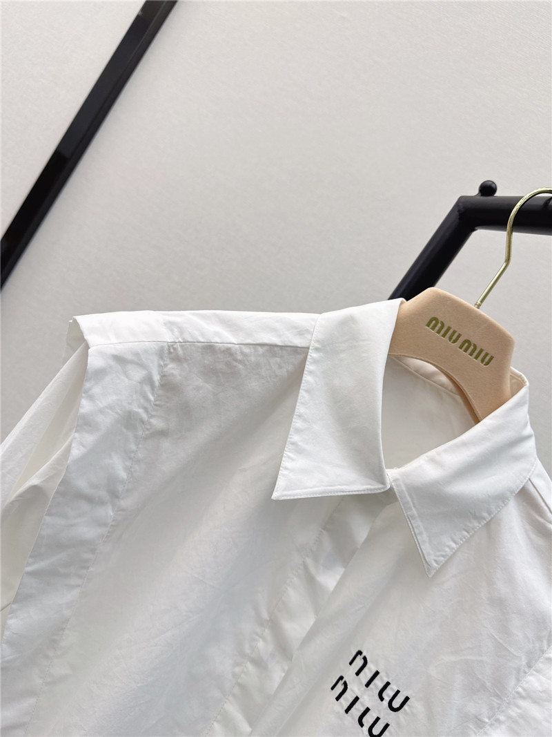 M1um1u loose silhouette design shirt