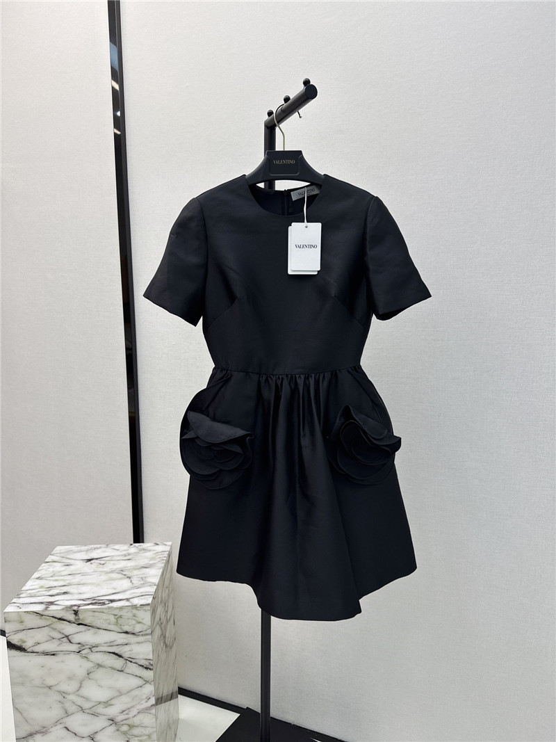 Va1e*ntin0 new black rose short sleeve dress