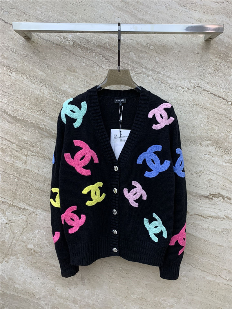 Ch**el colorful logo v-neck cardigan black
