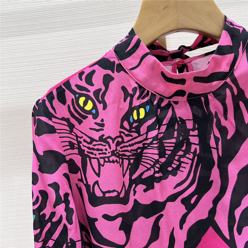 Va1e*ntin0 silk material full digital positioning printed ribbon shirt