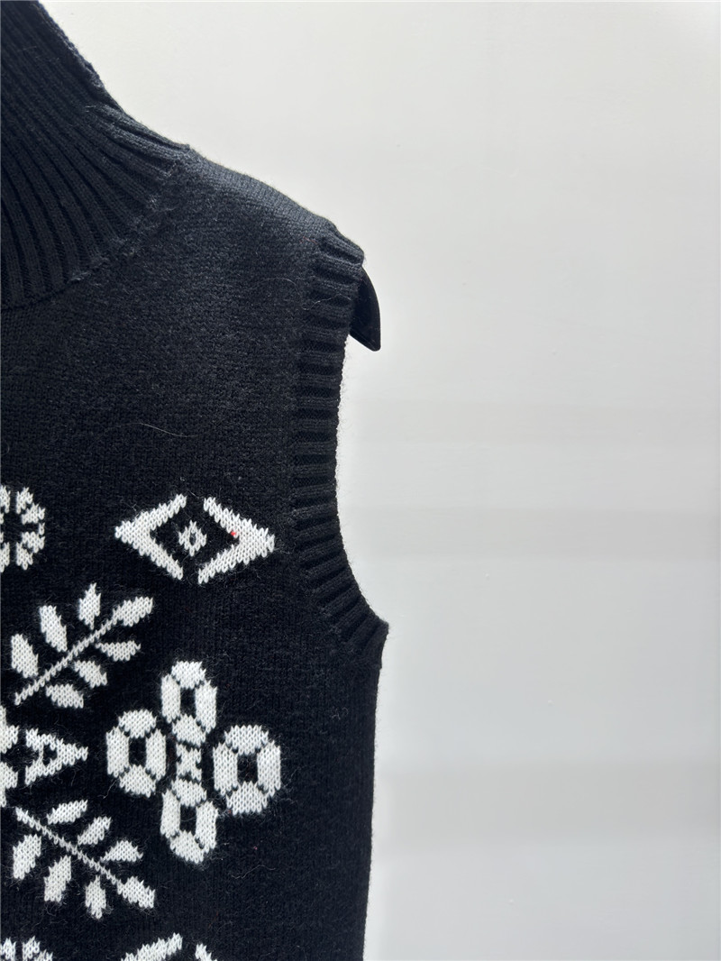 L0ew* jacquard knit turtleneck vest navy
