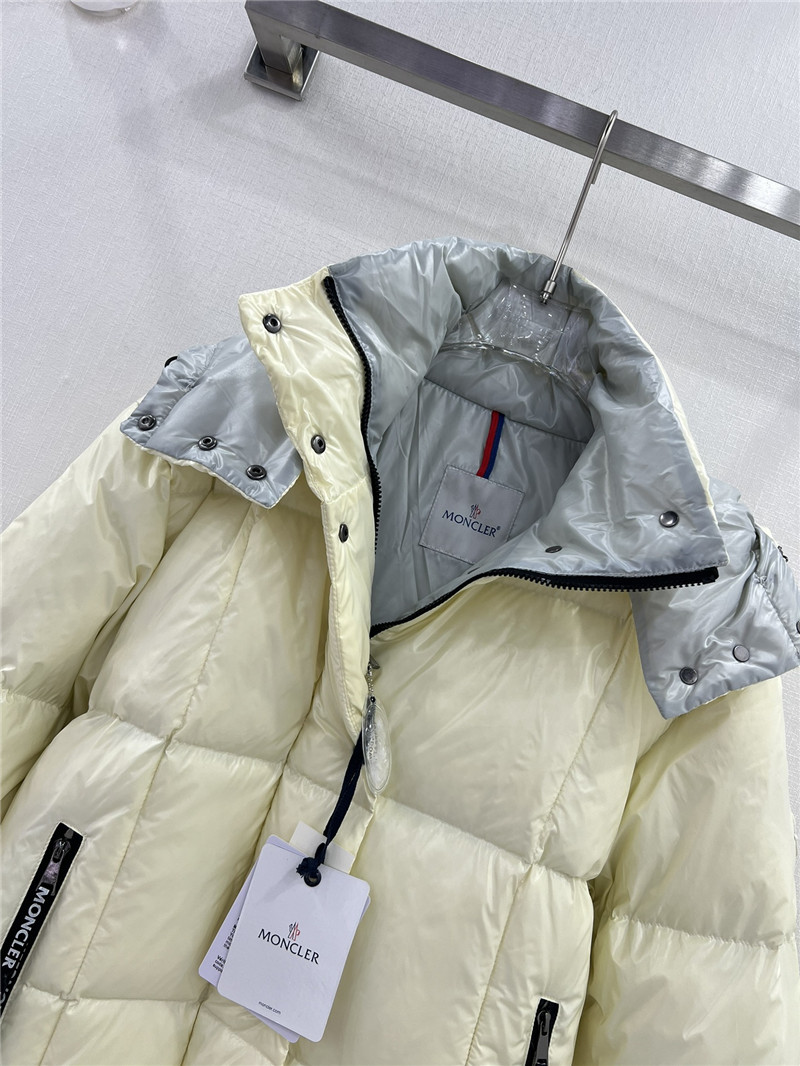Moncler contrasting color hooded bread down jacket