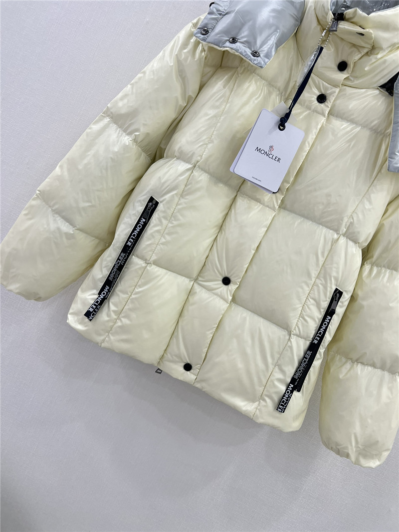 Moncler contrasting color hooded bread down jacket