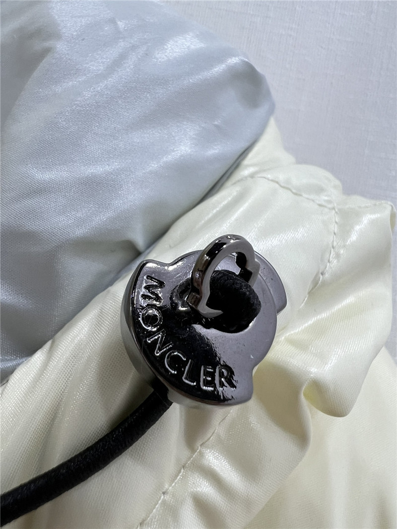 Moncler contrasting color hooded bread down jacket