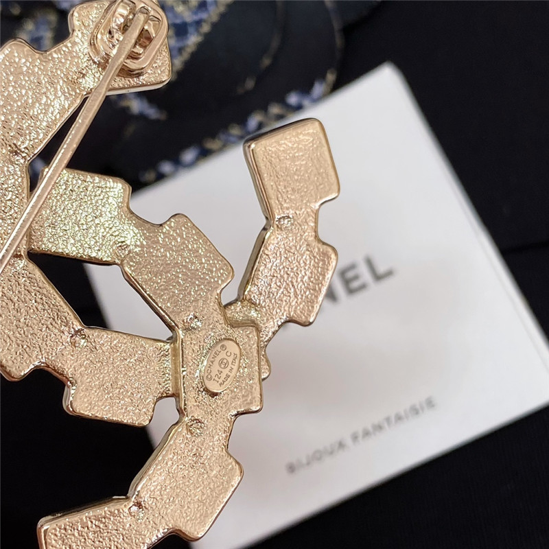 Ch**el monogram square crystal double c brooch