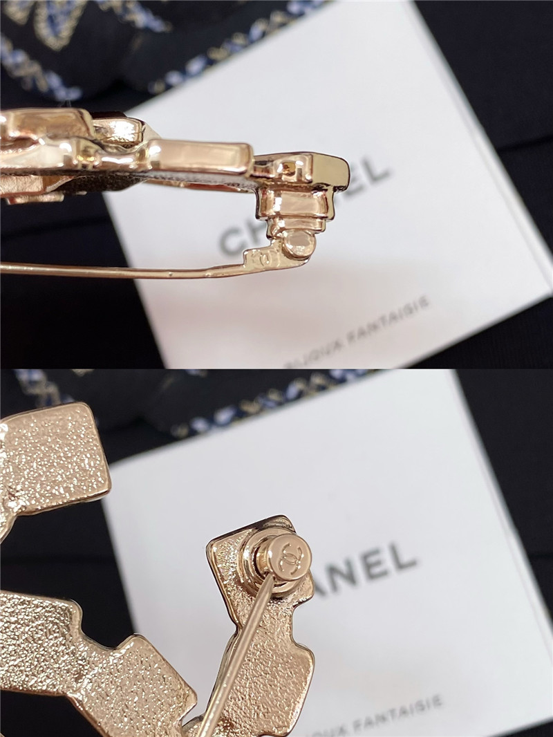 Ch**el monogram square crystal double c brooch