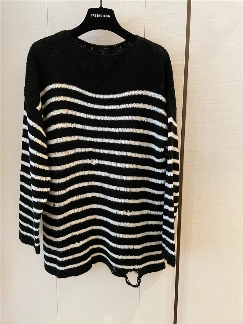 D10r striped lazy knit sweater
