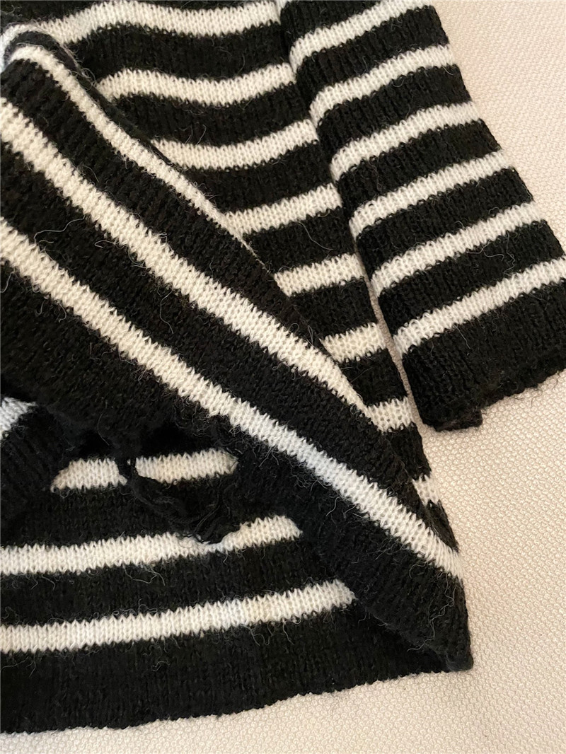 D10r striped lazy knit sweater