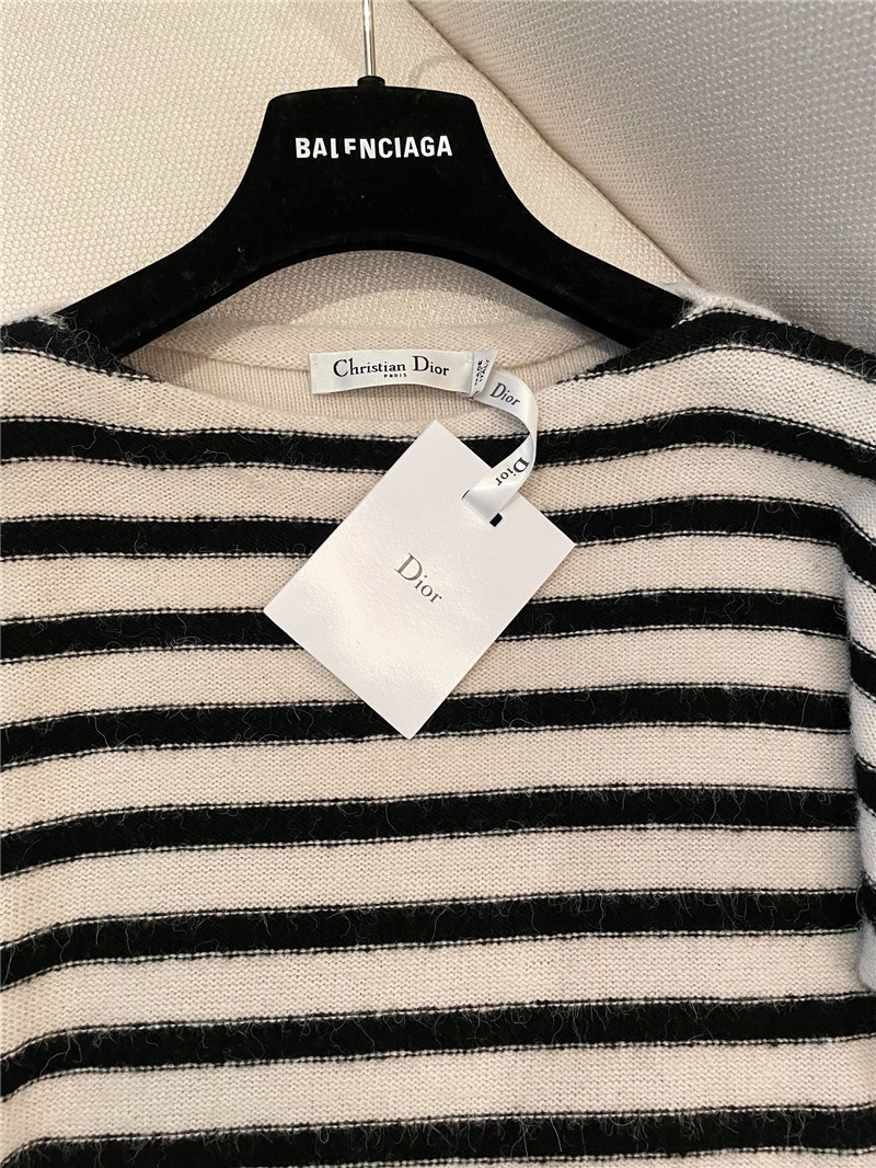 D10r striped lazy knit sweater
