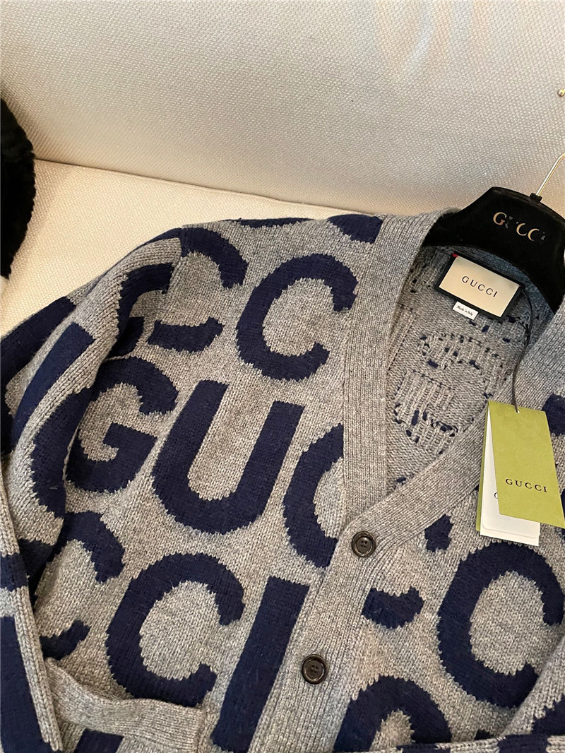Gvc*1 logo intarsia button-up cardigan