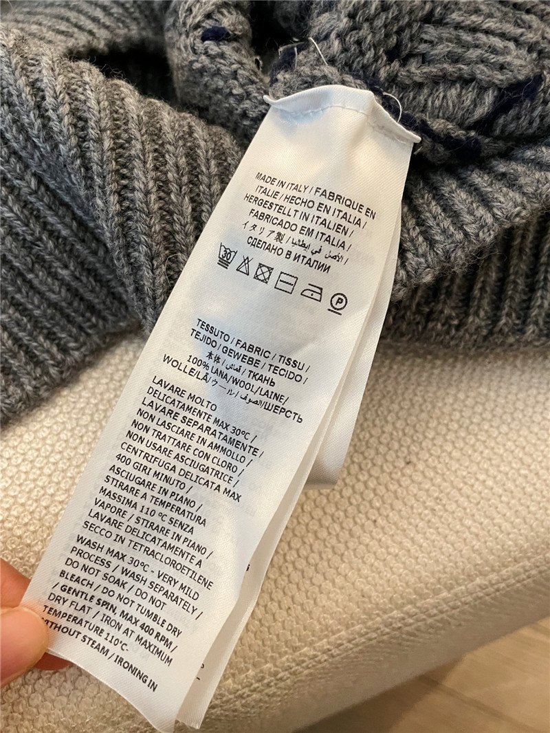 Gvc*1 logo intarsia button-up cardigan