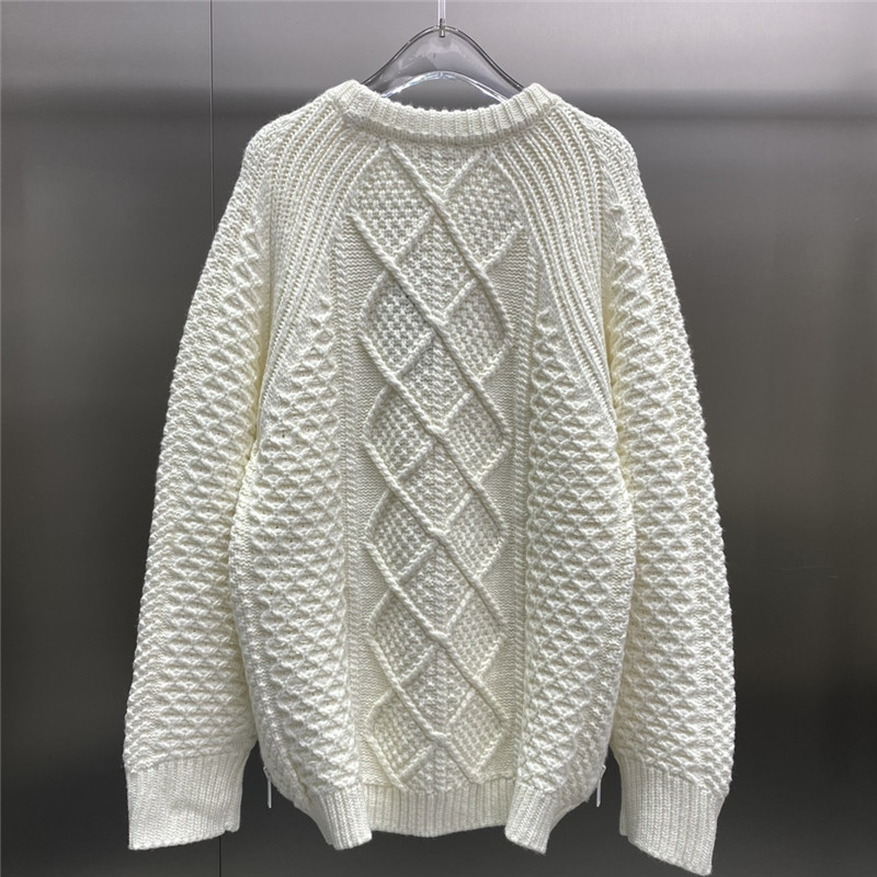 D10r embossed chunky knit sweater white