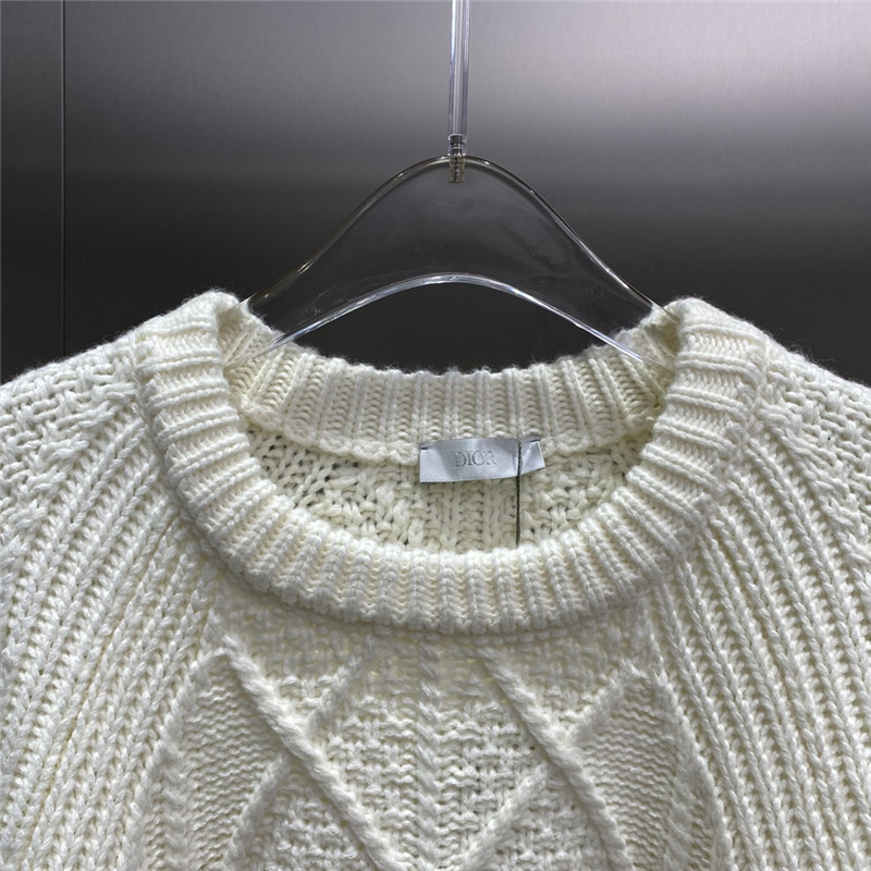 D10r embossed chunky knit sweater white