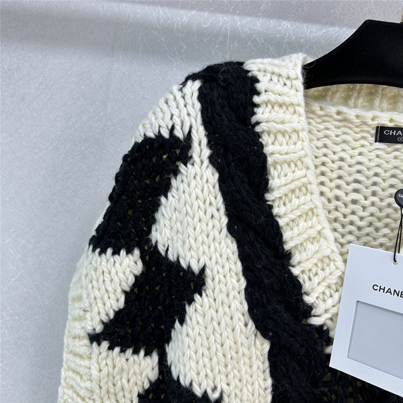 ch**el D1am0nd loose knit vest