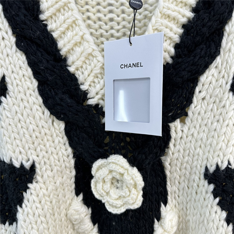 ch**el D1am0nd loose knit vest