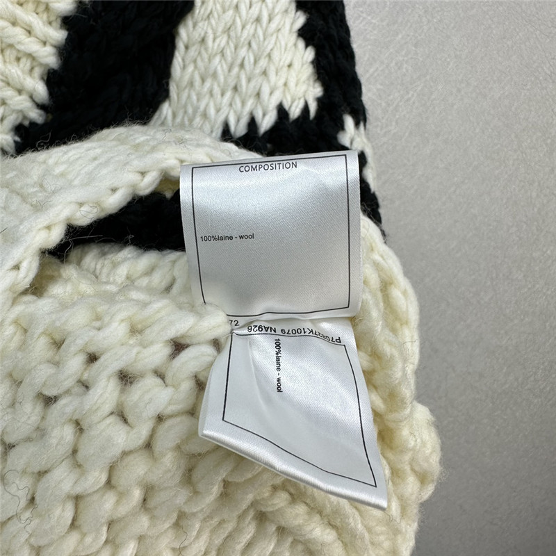 ch**el D1am0nd loose knit vest