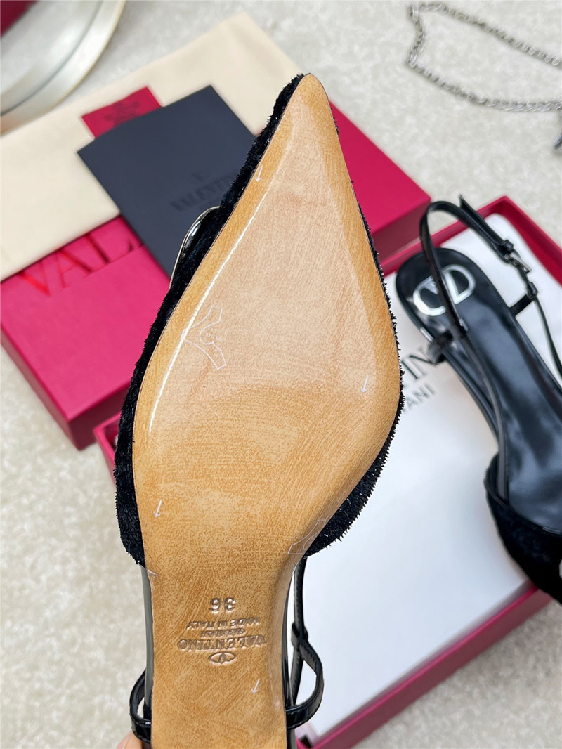 Va1e*ntin0 new color v logo buckle high heels sandals