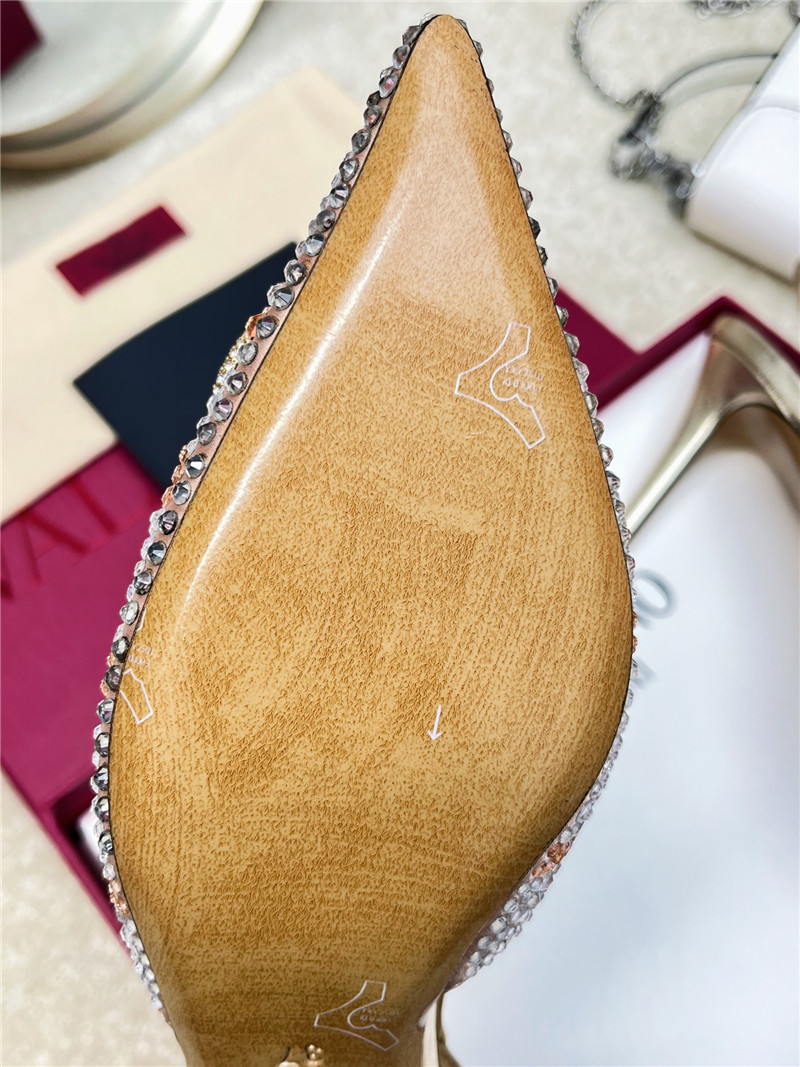 Va1e*ntin0 new color v logo buckle high heels sandals