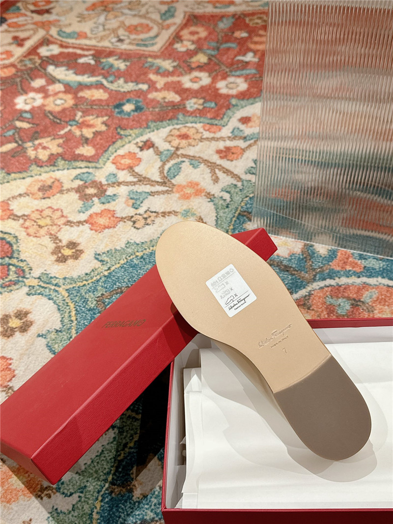 Salvatore Ferragamo British style Gancini buckle loafers