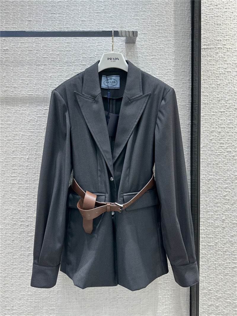 Pra*a premium gray suit shorts suit