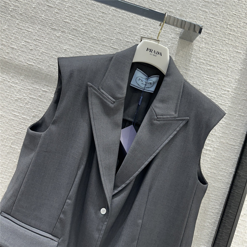 Pra*a premium gray vest shorts suit