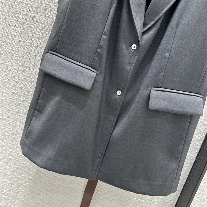 Pra*a premium gray vest shorts suit