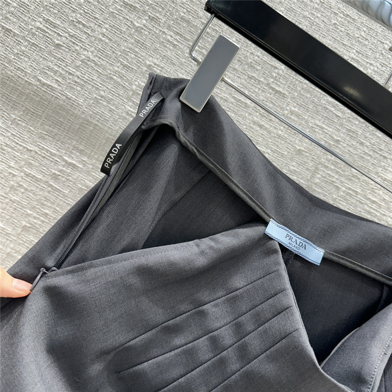 Pra*a premium gray vest shorts suit