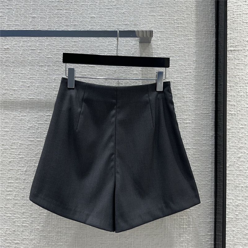Pra*a premium gray vest shorts suit